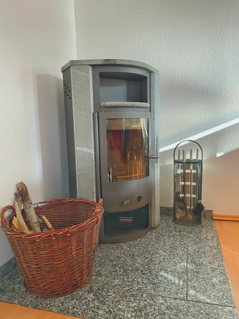 Kamin-58EBA402-BA8F-4CD2-BDE6-FF7D530D14CA