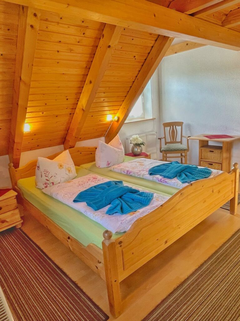 Schlafzimmer-168740B2-6531-4FCE-855A-3D1B556BA1BE@2x